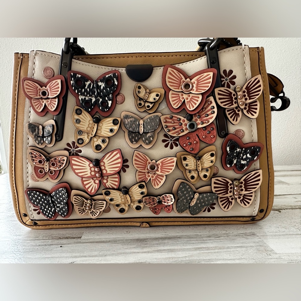 🦋COACH DREAMER BUTTERFLIES SATCHEL
